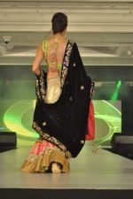 Mugdha Godse walk the ramp at Umeed-Ek Koshish charitable fashion show in Leela hotel on 9th Nov 2012.1 (143).JPG